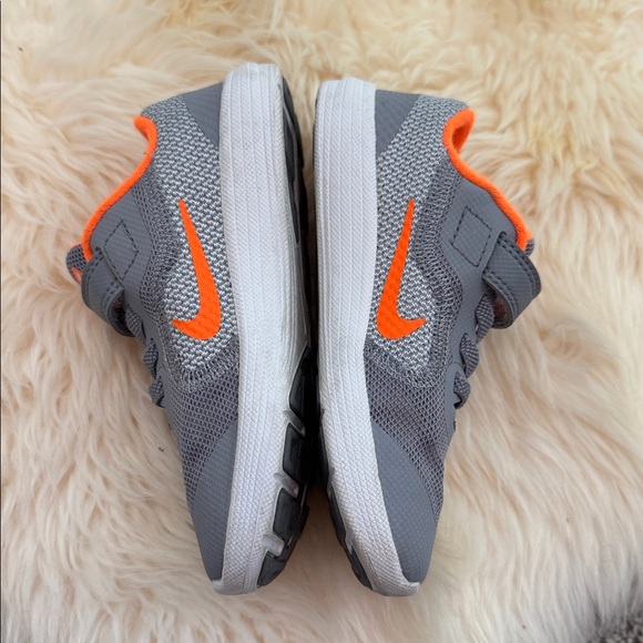 Nike Shoes - Picture 3 of 6